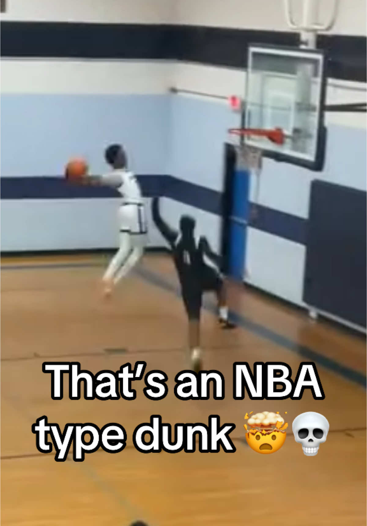 Bro is DIFFERENT 😳🔥 @4🐇 #basketball #basketballtiktok #ballislife #highschool #dunk  