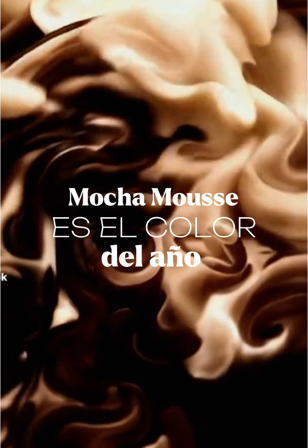 ¿Estás lista para transformar tu look con el tono que está arrasando en el mundo de la moda? 💇‍♀️☕  Mocha Mousse es el equilibrio perfecto entre calidez y sofisticación: un marrón cremoso con destellos que iluminan tu cabello de forma natural. 🎯 En nuestra salón, no solo te llevamos este color tendencia a tu cabello, sino que lo personalizamos para que se adapte a ti.  ¡Porque cada tono debe ser único, como tú! 💖 📩 ¿Lista para llevar Mocha Mousse a tu look? Escríbenos y agenda tu cita. Este es el año para brillar con estilo. ✨ 📍Av. República del Salvador e10-143 e Irlanda edificio torre siglo XXI PB diagonal al Hotel Dan Carlton.  📲 Citas: 0988494305 llamadas o WhatsApp y mensajes internos en IG.  #belleza #beauty #quitoecuador #beauty #mujeres #tips #cabello #cabellosano #peluqueria #tipscabello #viralreels #amigas #reels #fyp  #colorcabello #rutina #rutinacabello #cambiodelook #CuidadoCapilar #tendencia #BlondAbsolut #Kerastase #FusionDose #Kerastase #TratamientoProfesional #peluqueriaquito #peluqueriaenquito #estilistaquito #estilistaenquito 