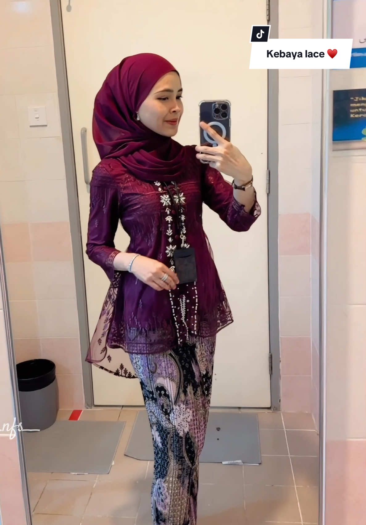 Malas syakap, tengok sendiri, memang cantik baju ni ♥️  #fyp #kebayaindonesia #kebayafulllace #kebayafulllining #grwm #grwmoutfit #grwmroutine #kebayalaceironless #kebayamerah #kebayapeplum #kebayaironless #kebayapendek #kebayacantik #kebayamurah #kebayalabuh #kebayaklasik #kebayalamaran #yearendsale #kebayapuff #kebayacantikmodern #rayaootd #ootdraya #kebayaraya #kebayaraya2025 #kebayaplain  #paydaysale #kebayalamaran #bajucantikmalasgosok #bajumalasgosok #ironlesskebaya #kebayacantikmurah #kebaya #kebayamerah #kebayanavy #kebayapendek #kebayamodern #kebayapremium #traditionalwear #kebayatradisional #kebayalace #bajupergioffice #bajupergikerja #bajubridesmaid #kurungglamor #outfitideas #outfits #outfitinspiration #TikTokFashion #outfitcheck #00TD #ootdraya #outfits #outtitottheday #dressup #ootdhijab #ootdfashion #rayasale #ootdhijabstyle #ootdinspo #OOTD #clearingdrafts #rayahaji #raya2025 #styletok #bajuraya #bajustudent #bajukenduri #kebayaraya #selamathariraya #rayasedondon #sedondonraya #shrmzb #TikTokFashion #whattiktokmademebuy #TikTokMadeMeBuylt #nikahtunang #tunangoutfit #tiktokmademebuythis  #modestwear 