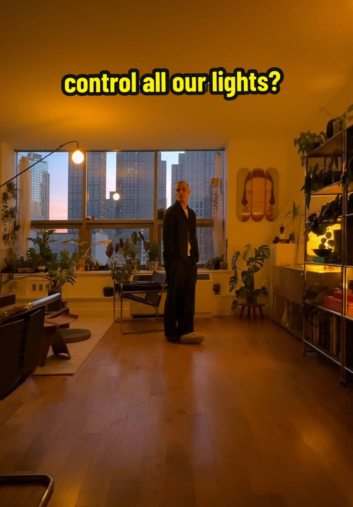 No big lights 🙅🏻‍♂️ This is how we control all of our lamps using a physical switch for our smart bulbs. #lighting #lamps #interiordesign #homedecor #smartbulb