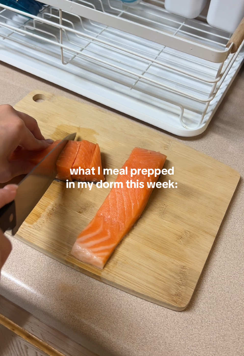 super easy and pretty quick salmon bowls for Matthew (I lowkey prefer white fish over salmon)  #mealprep #EasyRecipe #dinnerinspo #collegelife #salmonbowls #CapCut 