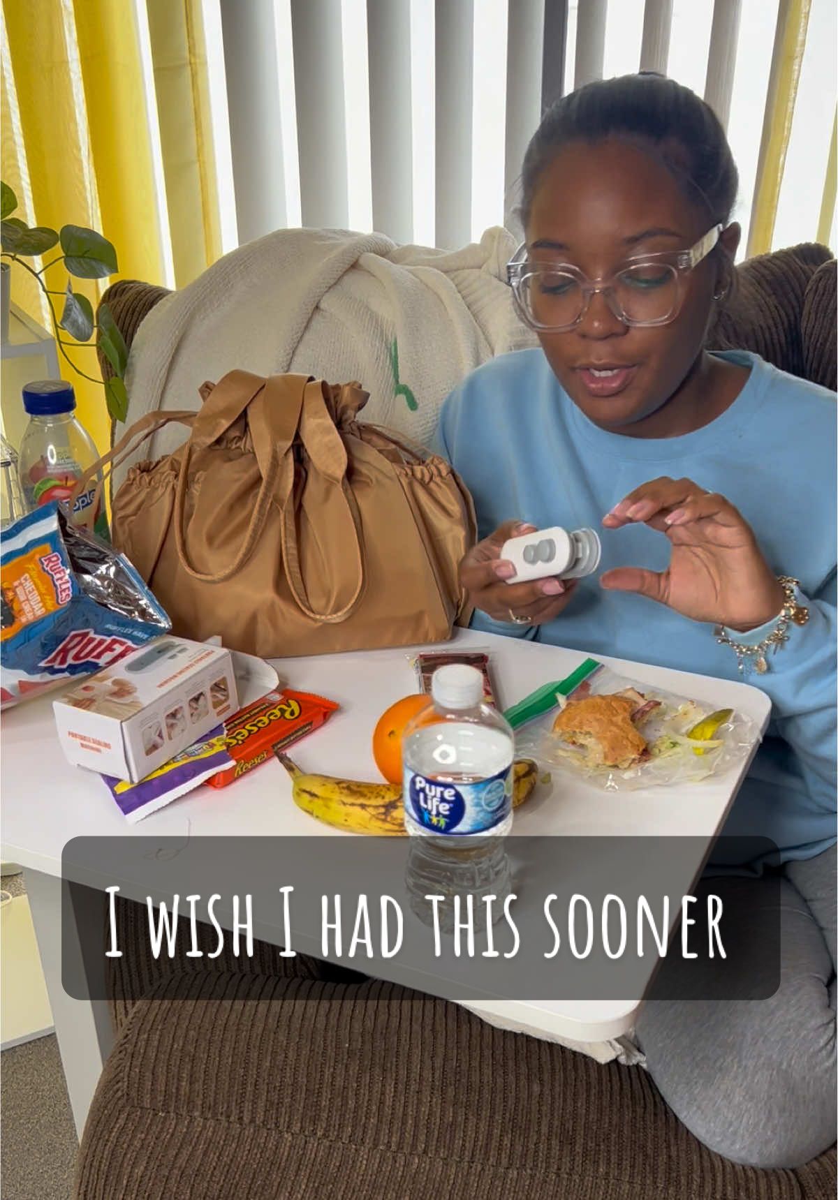 A mom must have gadget!! #KitchenHacks #kitchengadgets #mommusthaves #minibagsealer #bagsealer #snacksealer 
