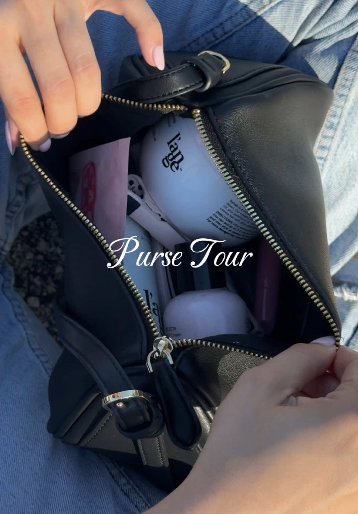 Purse tour ft. hair products we loveeeee 🫶🫶🫶 #pursetour #imjustagirl #girlythings #whatsinmybag 
