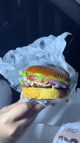 Сommandez vos restaurants préférés en un clic avec Fast!استمتع بالتوصيل المجاني على أول كوموند ديالك