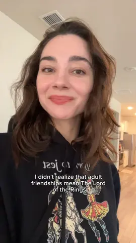 This video is mostly Natalia because she is our star and surprised us with the drinks 😭 #lotr #thehobbit #thelordoftherings #bookrec #fantasy #bookclub #readers @Natalia Hernandez @Mari - booktok + media reviews @Meg’s Tea Room🌱 @sweeneysays @Tomesandtextiles EVERYWHERE @Isabelle Olmo Books 