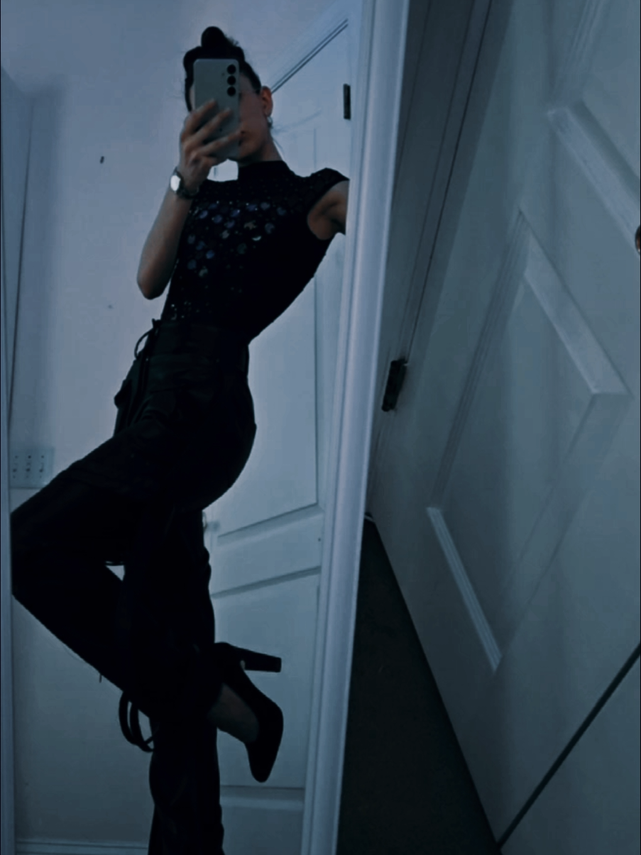 serving this outfit look 🧾♟️ @Manière De Voir #outfitinspo #OOTD 