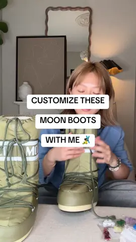 Customizing a friend’s birthday gift!! I absolutely love how these turned out and they’re not heavy at all. Would you do this with your own shoes?? #diyfashion #moonboots #winterstyle 