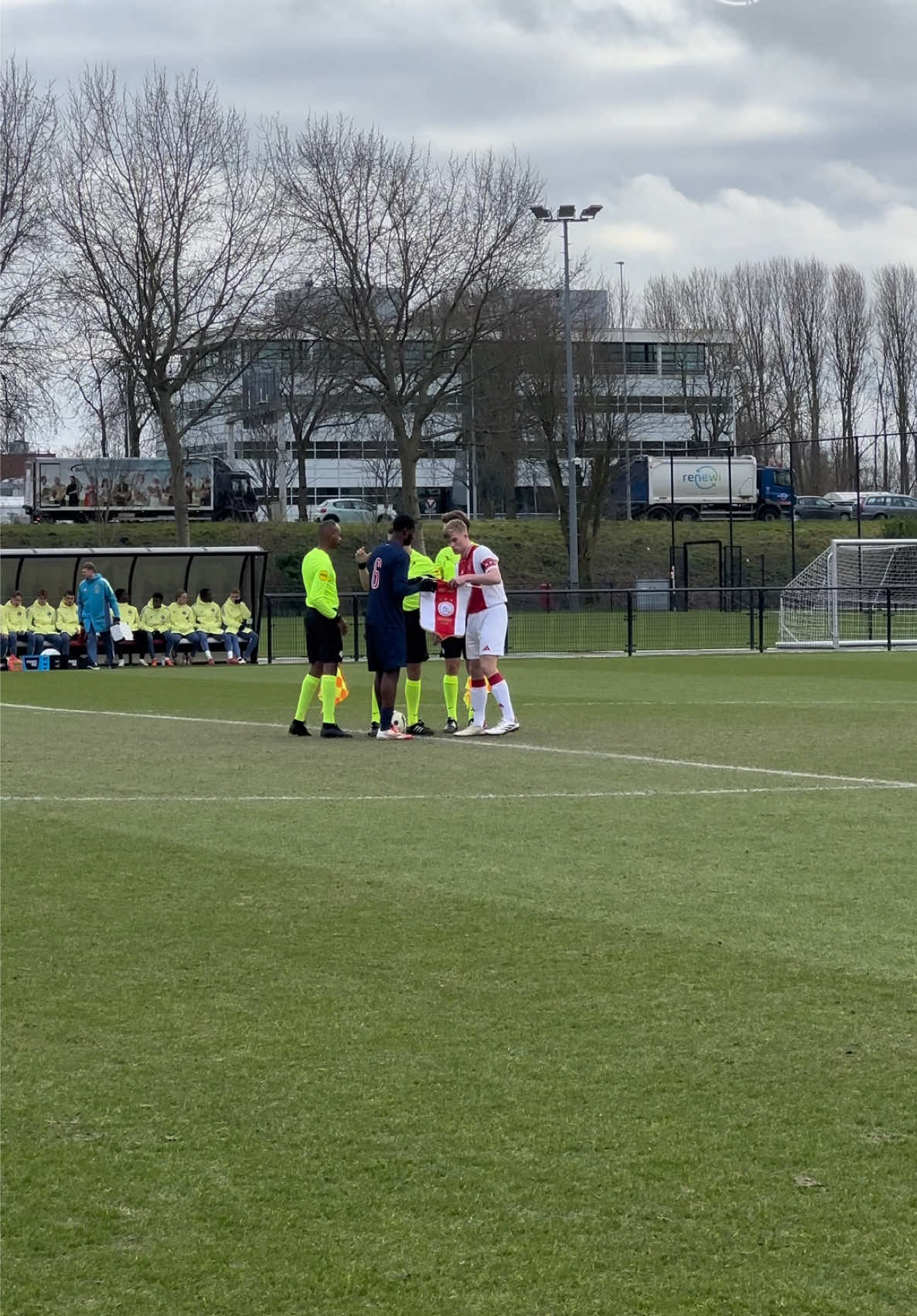 Friendly between Jong Ajax and @psg 📲