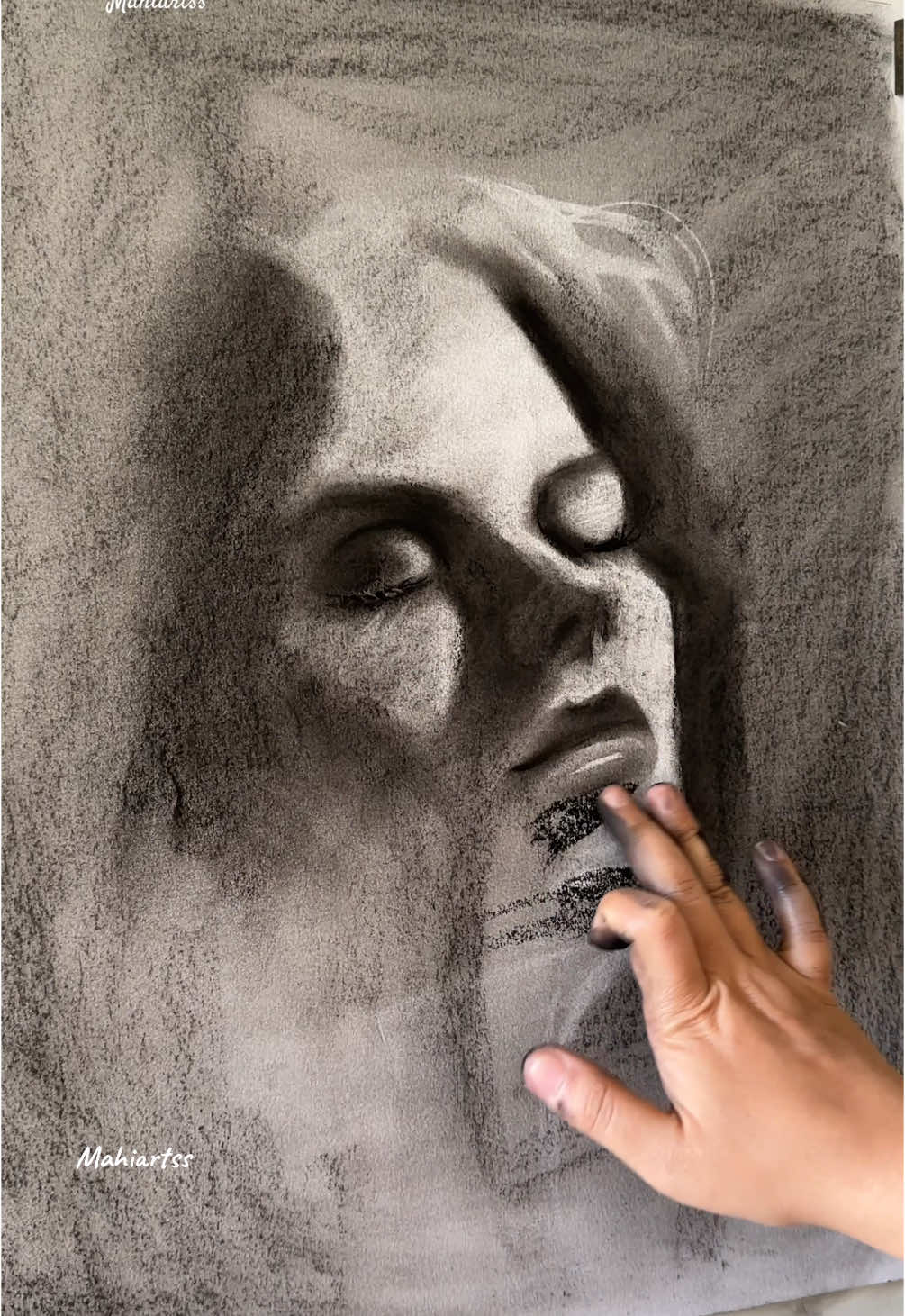 Please share your thoughts with me, and leave your requests in the comments. #charcoal #draw #asmr #artist #mahi 