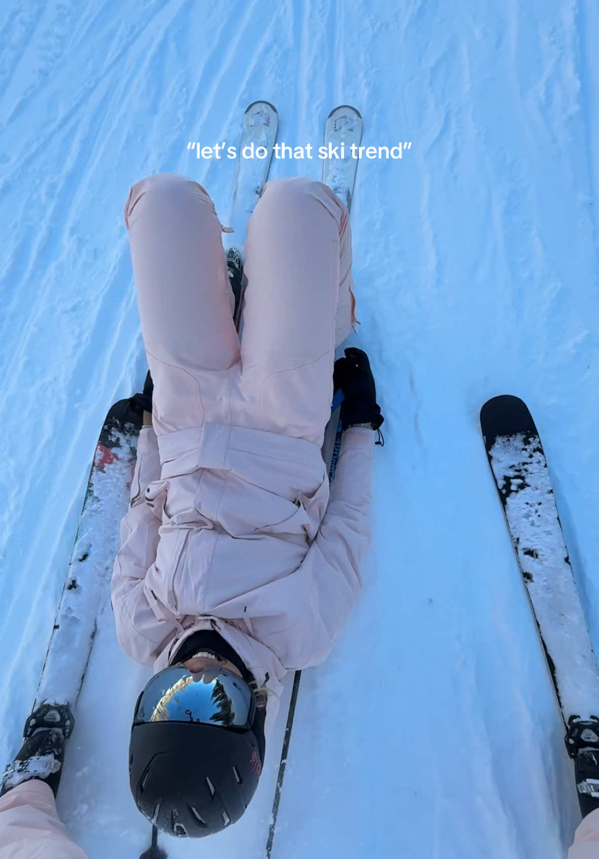 this had no business being that funny😂 #skitok #skiergirl #skiing #skiseason #skitrend #skiresort 