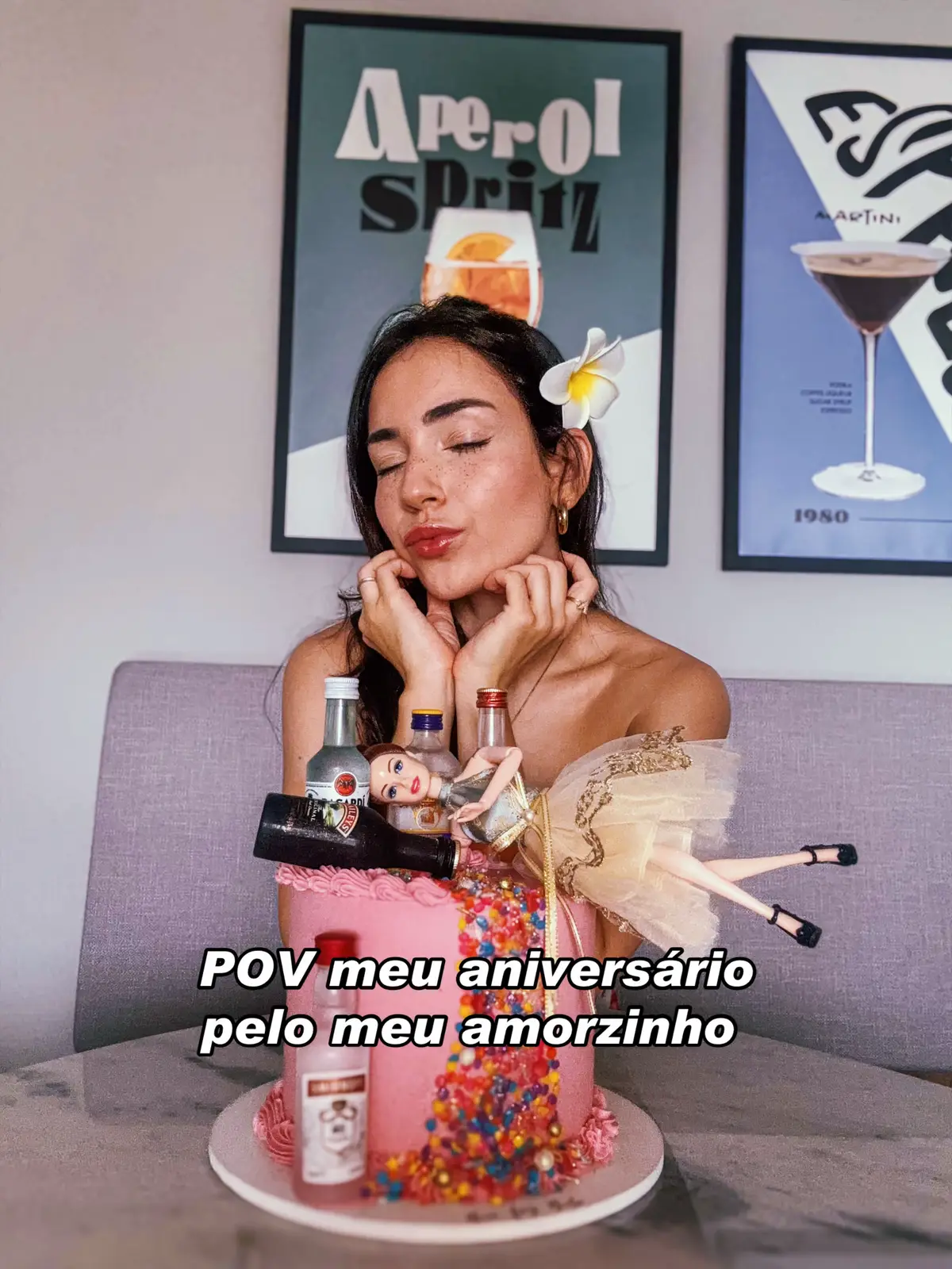 E o bolo perfeito que meu namorado mandou fazer da minha versão barbie festeira 🥹🥹🥹 e o melhor presente, sempre incentivando meus sonhos (ainda que o sonho seja morar em Oz)