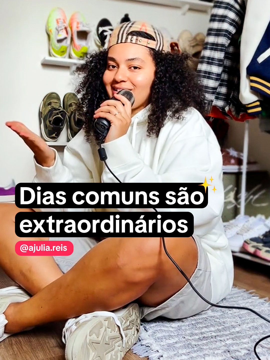 Tarefa para 2025: comemorar  as conquistas do dia a dia. ✨ Canetadas da @ajulia.reis para repensarmos com qual frequência a gente quer sintonizar a nossa vida! Participações: @pinheir11 e @halanalacerda