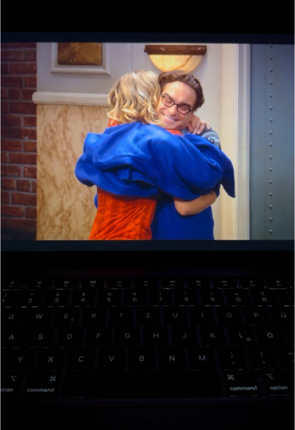 #thebigbangtheory #bigbangtheory #tbbt #sheldon #penny #leonard #hug #gift #missyou #northpole #realtalk #netflixseries #loveyou #friends #fyp #fam #goviral 