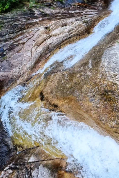 Calm valley 🏔️💦 #naturevibes #nature #valley #forest #forestlife #calm #calmdown #relax #soothing #livewallpaper #koreatravel #beautifulview 