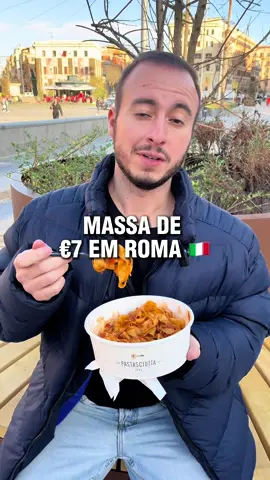🍝 MASSA MAIS VIRALIZADA DE ROMA 🌍 Pastasciutta - Piazzale Flaminio, 10 - Roma 🇮🇹  💬 Localizada bem perto da praça São Pedro, no Vaticano, a Pastasciutta vem ganhando um super hype nas redes sociais. Com massas generosas e na média dos 7,50 euros, vem atraindo filas de turistas. Assista o vídeo para entender como funciona e descobrir o que a gente achou. E ai? Já conhecia? Um abraço, #roma #italia #viagem #pastasciutta #comerbarato #viajarbatato 