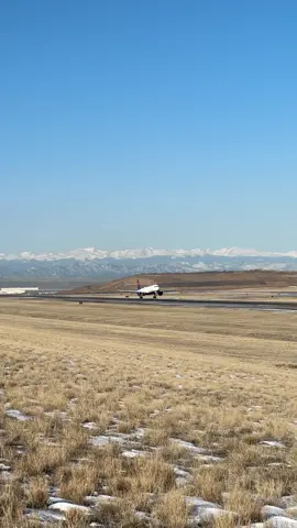 What a view…🏔️♥️ Arrivals on Runway 7! #delta #deltaairlines #airbus #a321 #denver #colorado #denverinternationalairport #fyp #foryou #foryoupage #rockymountains #rocky #airbus