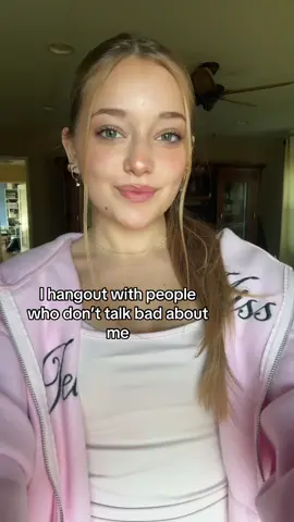 I LOVE my friends💗 #outfit #OOTD #fashion #blonde #friends #lyrics #relatable 