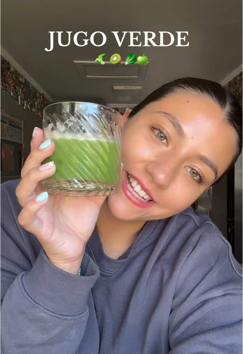 JUGUITO VERDE PARA EL CALOOOR 🥵, UNO DE MIS MEJORES DESCUBRIMIENTOS 🥒🍏🥬🥝🍋 #parati #foryou #chile #viral_video #viraaal #greenjuice #health #goodhabits #SelfCare #healthyrecipes #jugoverdedetox #detox 