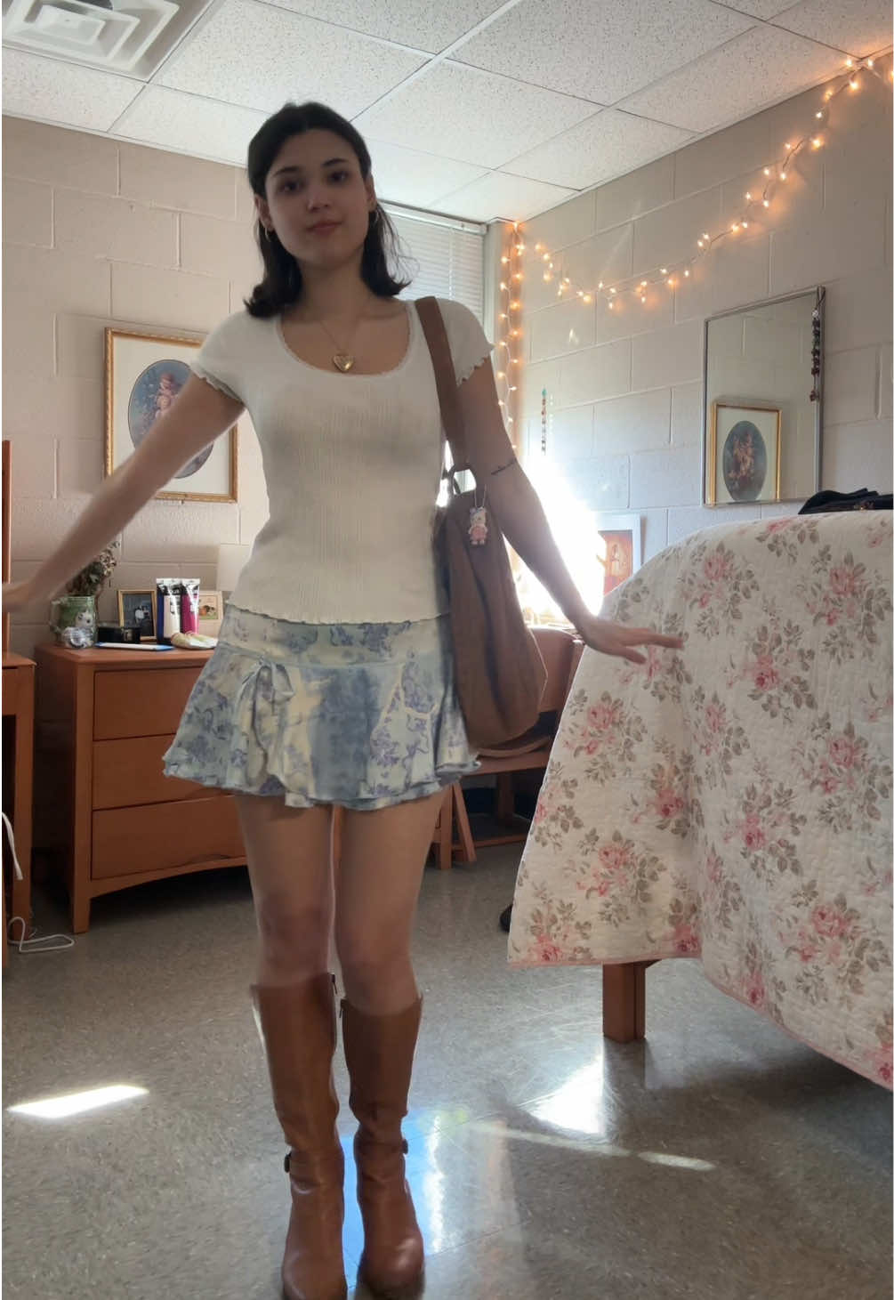 fit for class :) #fashiontiktok #aesthetic #fashion #outfitinspo #outfit #niche #pinterestoutfit #collegefits #ootdfashion 