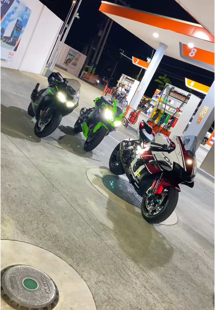 Kawasaki ZX10R, ZX6R, ZX4RR 👌💚🖤🤍 #fyp #bigbike #kawasaki #zx10r #zx6r #zx4rr #CapCut 