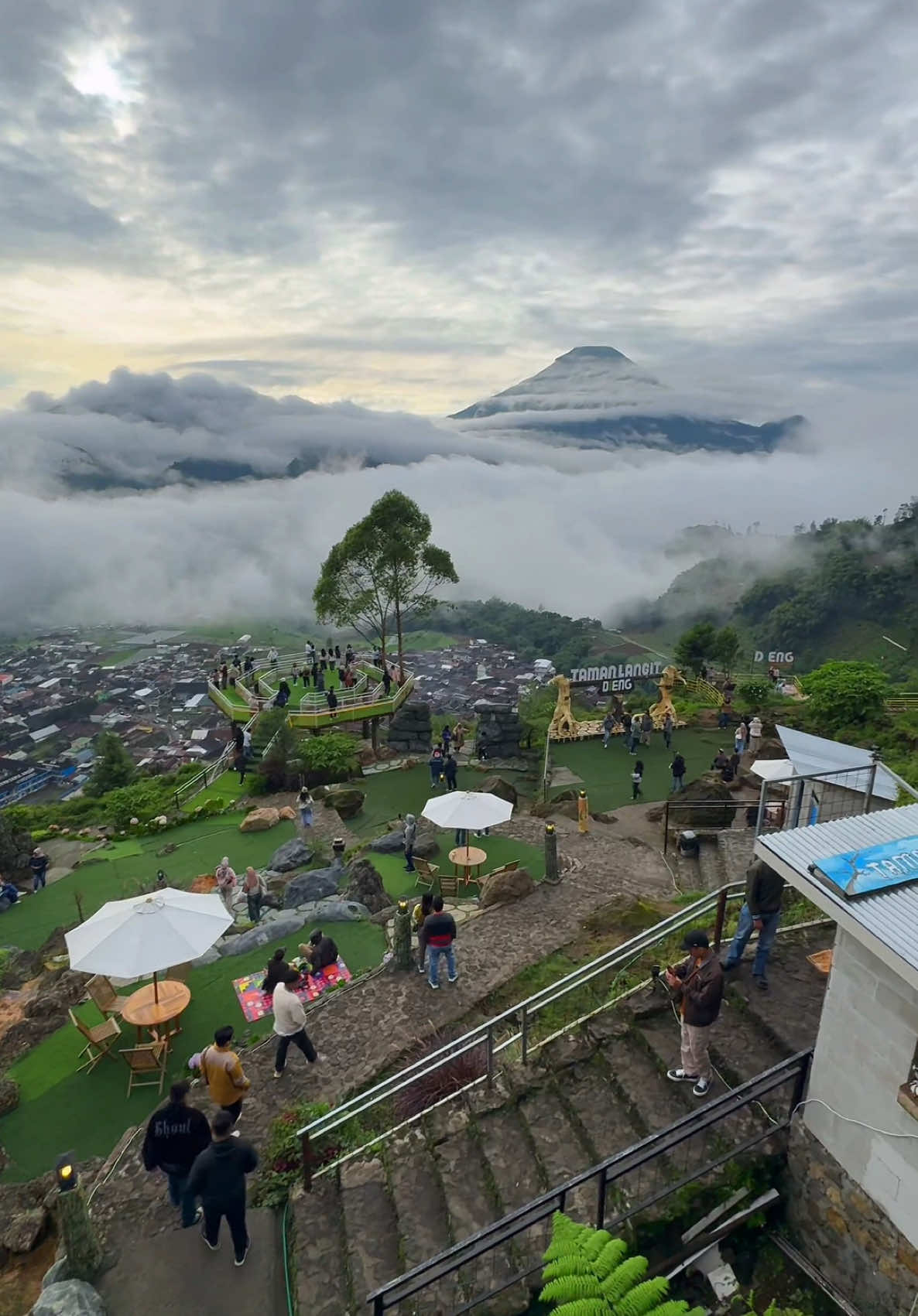 Taman langit wonosobo 📍 taman langit #fyp #fypシ゚ #tamanlangitdieng #villapintulangit #dieng #wonosobo #jelajahgajian #TikTokAwardsID