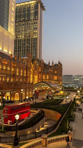 City view in macau  #macau#citylights#nightview#fyp#fypage#fyptiktok#tiktokviral#light#fypシ゚#fypp#fypシ゚viral🖤tiktok #tiktokviral#romance#holiday#tiktoktravel#china#paris#london#venetian#hotelluxury 