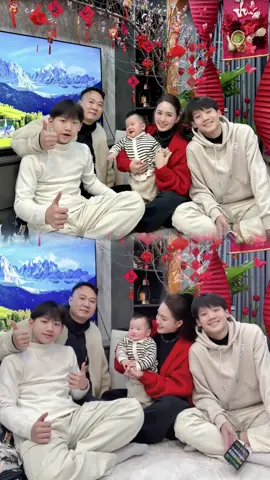 Mùng 1 của gia đình cháu ạ🥰#anhemhotran #xh #xuhuong @Mẹ .3 Con @ngkhanh @M.nhat24_11 