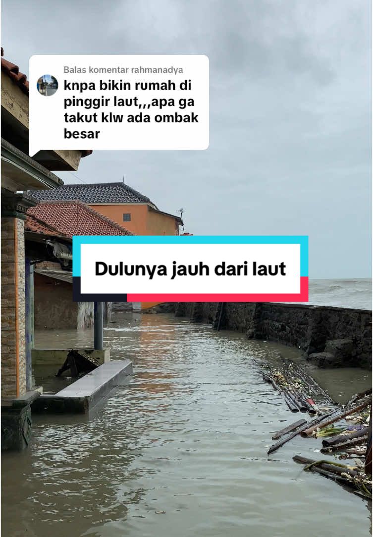 Membalas @rahmanadya jadi bukan kenapa bikin rumah dipinggir laut yaa #banjir #rob #bencana #eretan #indramayu #indramayuviral #indramayupride🏴‍☠️ #fyp #fypage #fypシ゚ #masukberanda 