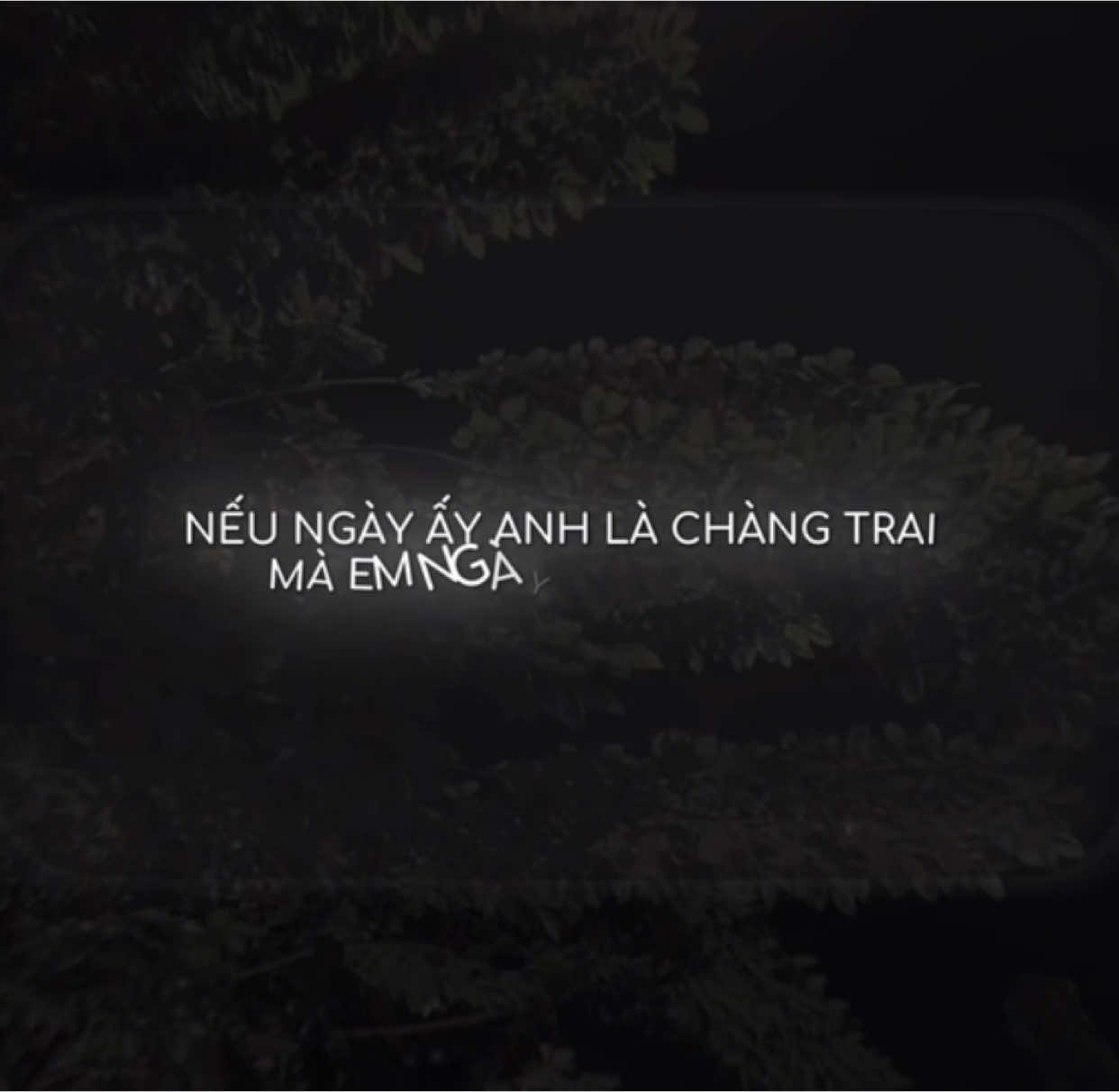 “ đang nhớ ai? “ 