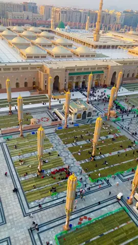 MASYA ALLAH VIEW MASJID NABAWI DARI ATAS HOTEL... TEMPAT DIMANA YANG DI DAMBAKAN SELURUH UMAT ISLAM... #pahlawandevisa🇲🇨🇸🇦 #madinahalmunawaroh #masjidnabawimadinah🕌💚 #tanahsucimekah🕋 #storychoirputra #choirputra #fypシ゚viral #videoviral 