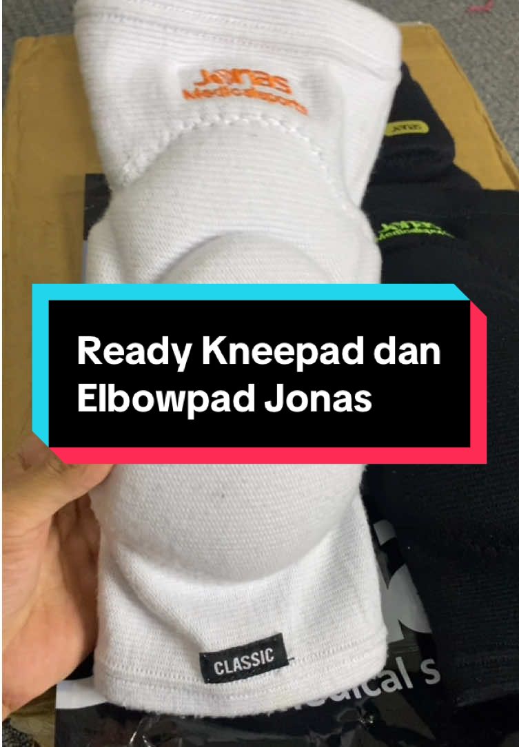 Jadi bingung sama kalian guys😞 Ini kita sudah ready satu paket Kneepads dan Elbowpads dari Jonas V2 Classic dan Jonas Pro Touch warna hitam dan putih yaa🤩 Apalagi setiap pembelian paket set Kneepads dan Elbowpads kalian bisa dapetin Free tas Jonas yaa. Buruan order sekarang juga  #review #kneepads #kneepad #elbowpad #elbowpads #kneepadjonas #elbowpadjonas #jonas #jonasbrothers #pelindunglutut #pelindungsiku #kiper #kiperfutsal #sepakbola #olahraga #futsal #wibgajian #promo #promokneepad #diskon #diskontiktokshop #viral #viraltiktok #viralvideo #fyp #fypage #fypage #fyppppppppppppppppppppppp #fypp #fypシ゚ 