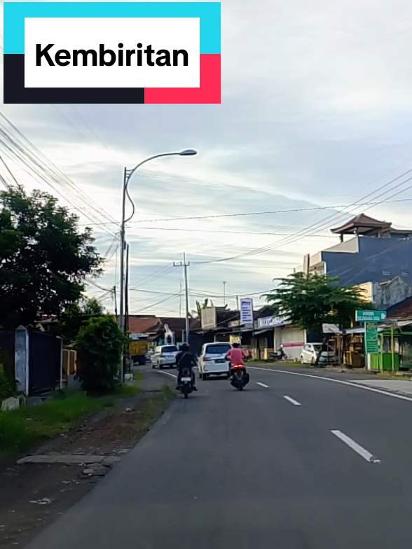 Kembiritan #vlogperjalanan #Vlog #banyuwangitourism #perjalananbanyuwangi #banyuwangian #banyuwangi #lalulintas #jalanraya #videosinematik #kendaraan #genteng #gentengwetan #kembiritan 