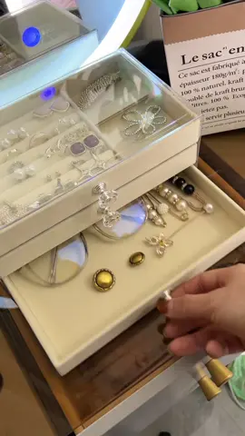 Rekomendasi kotak perhiasan. #kotakperhiasan #jewellery #nabungemas #ring #jewellerybox #aksesoris 