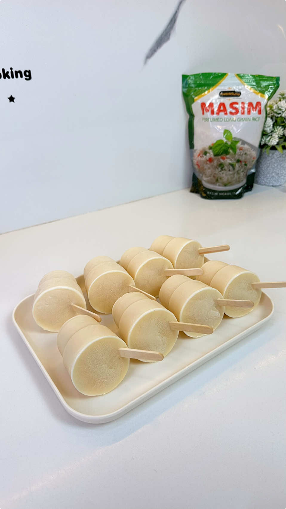 You have to try this rice abelewalls/ice cream made with MASIM RICE🤩Is soo creamy and delicious🍦 ✅INGREDIENTS 1 cup masim rice 1 cup milk powder 1 cup evaporated milk 1/2 cup condensed milk or sugar 1 cup water Pinch of salt ✅NOTE With the level of sweetness you can add to match your taste #icecream #popsicle #abelewalls #ghana #ghanaian #Recipe #ghanafood #dessert 