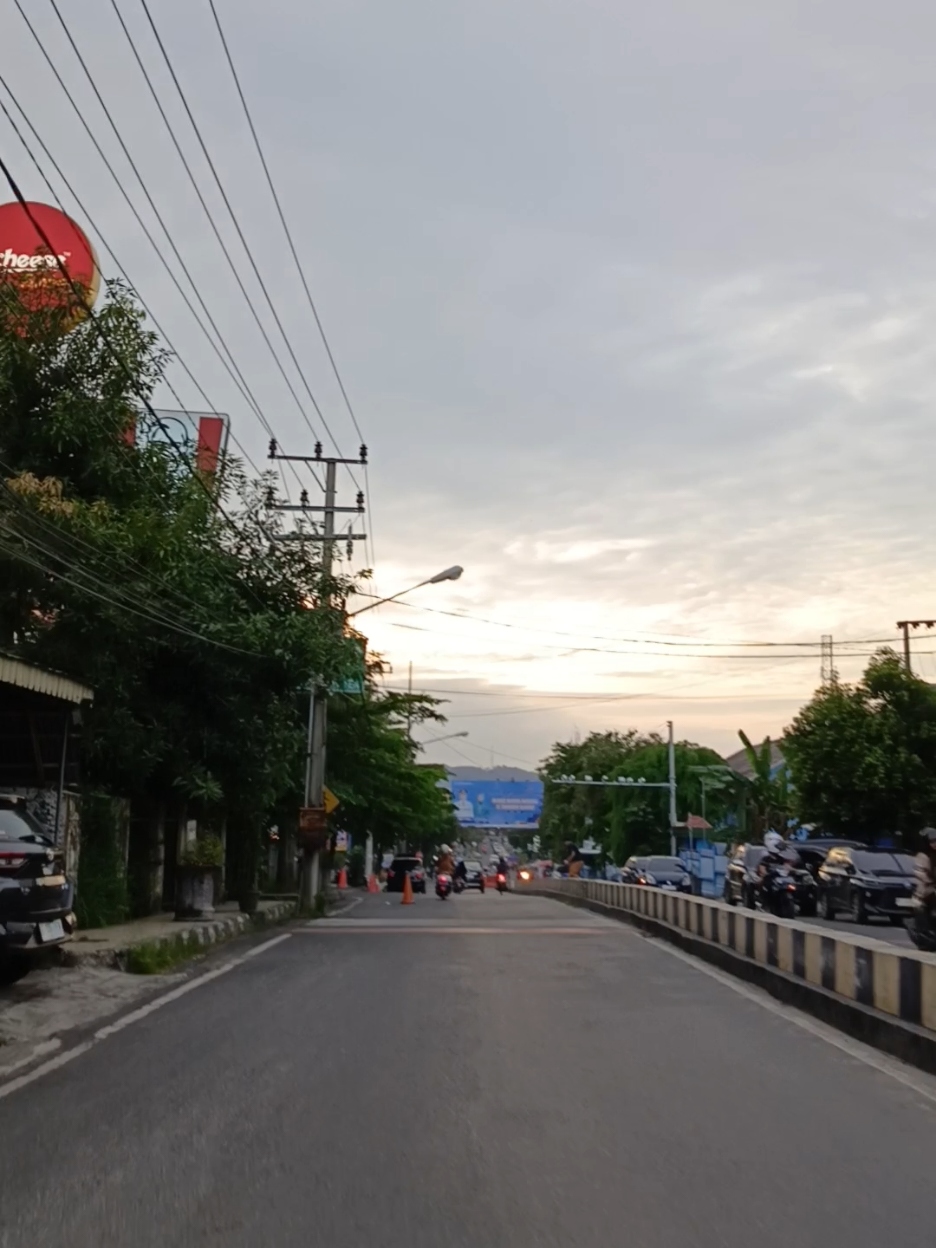 suasana sore hari di kota baturaja. #baturajatiktok  #baturajaupdate  #baturajaoku  #baturaja  #fyp 