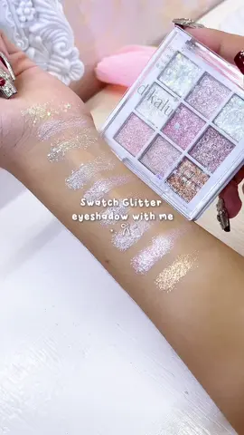 Snow flakes glitter eyeshadow palette #makeuprecomendation #makeupproducts #makeup