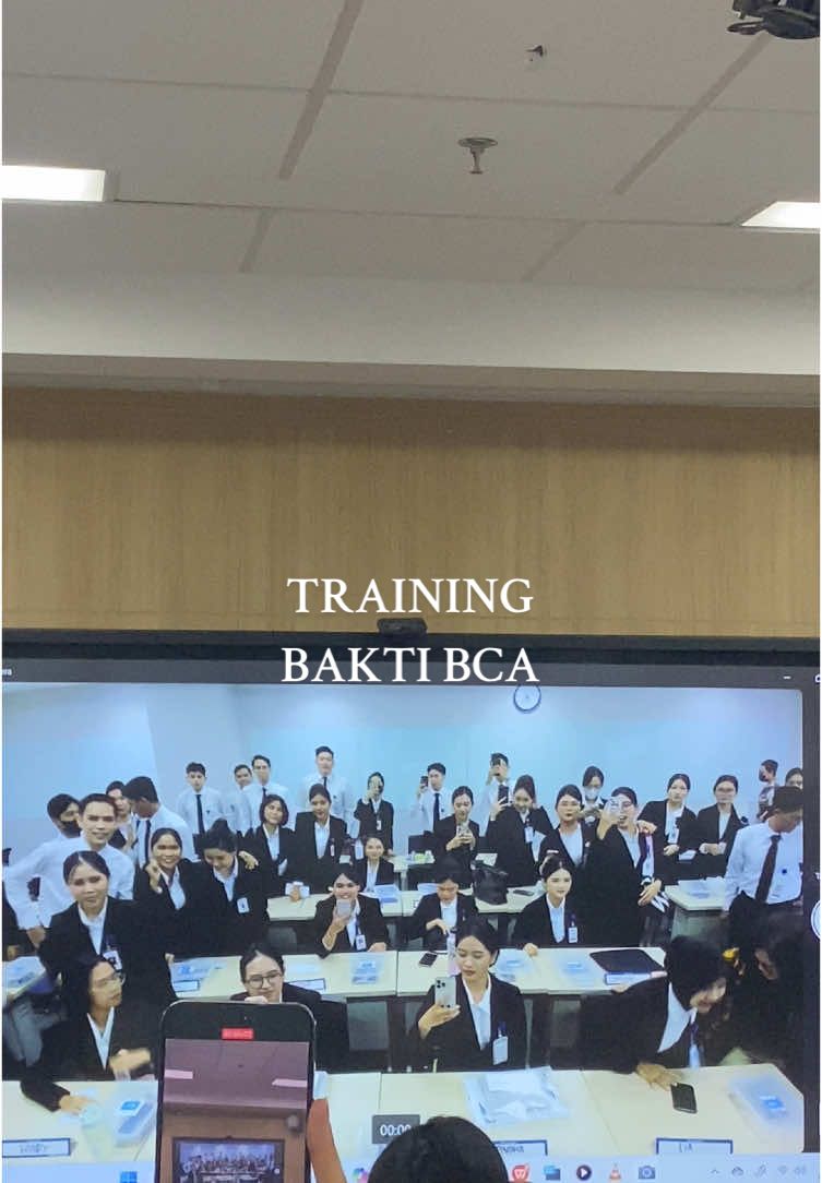 memanfaatkan fasilitas BLI buat postud🫡😂 #baktibca #magangbaktibca #tellerbca #fyp #masukberanda #xyzbca #training #blisentul 
