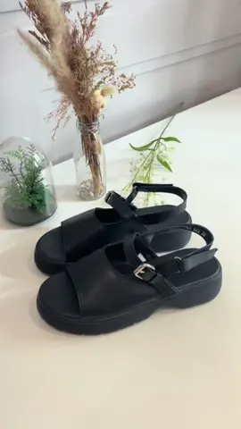 Unboxing time !😙👀🛒 In frame : OLR 026 #unboxing #sepatusandal #bandung #discreet #gils #fyp #foryou #sandal #sepatuwanita #trending #viral #fyptrending 