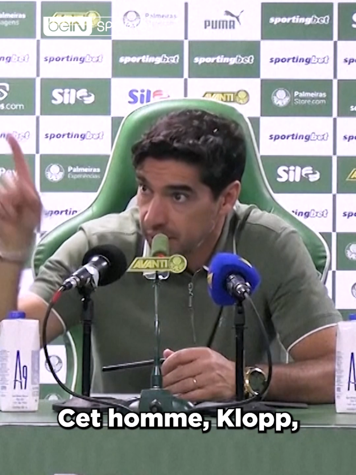 😱 Un coach au Brésil s'en prend à #Klopp ! 👀 Tenu en échec par Red Bull Bragantino sous les yeux du coach allemand, le technicien de Palmeiras Abel Ferreira s'en est pris à la légende du #LiverpoolFC ! 🫣 