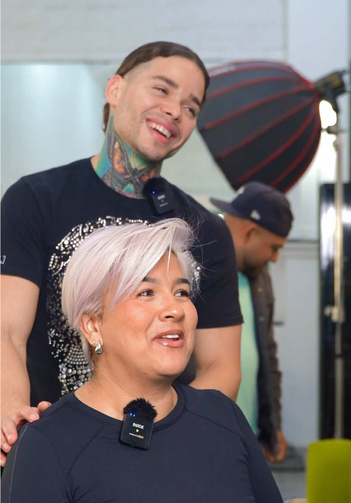 ✨ Un cambio RADICAL, desafiante y espectacular ✨ Cuando hablamos de transformaciones extremas, esta sin duda se lleva el premio 🏆. Llegar a estos tonos fue un reto enorme, pero como siempre, ¡salimos victoriosos! 🎨🔥 El resultado: una mujer completamente renovada, feliz y fascinada con su nueva imagen. Porque más que un cambio de look, es un renacer ✨. 🎟 Y tú también puedes vivir una experiencia única gracias a nuestra rifa exclusiva: ¿Qué incluye? TODO 👇 ✔ Vuelos pagados ✈ ✔ Hospedaje incluido 🏨 ✔ Un cambio de imagen espectacular 💇‍♀️ ✔ Opciones increíbles como: 	•	Medicina ancestral 🌿 	•	Ir de compras 🛍 	•	¡O simplemente disfrutar de un día inolvidable conmigo! 💫 ¿Cómo participar? 	•	Costo del boleto: $22.22 USD 	•	Formas de pago: Zelle o PayPal 	•	Enviar el pago a: orestesdiazmejias@gmail.com 	•	Fecha límite: Hasta el 14 de febrero ✨ No dejes pasar esta oportunidad única. Atrévete a transformar tu vida y ser la próxima ganadora. ¡Asegura tu participación ahora mismo! #CambioRadical #TransformaciónTotal #RetoSuperado #MujerRenovada #UnDíaConOre #RifaExclusiva #DavidAlexander #HoustonHairStylist #EmpoderamientoFemenino #MedicinaAncestral #ComprasVIP