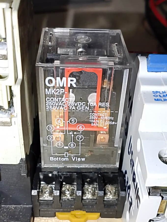 relay 220 v AC #relay  #ac  #electrician  #electric  #220volts 