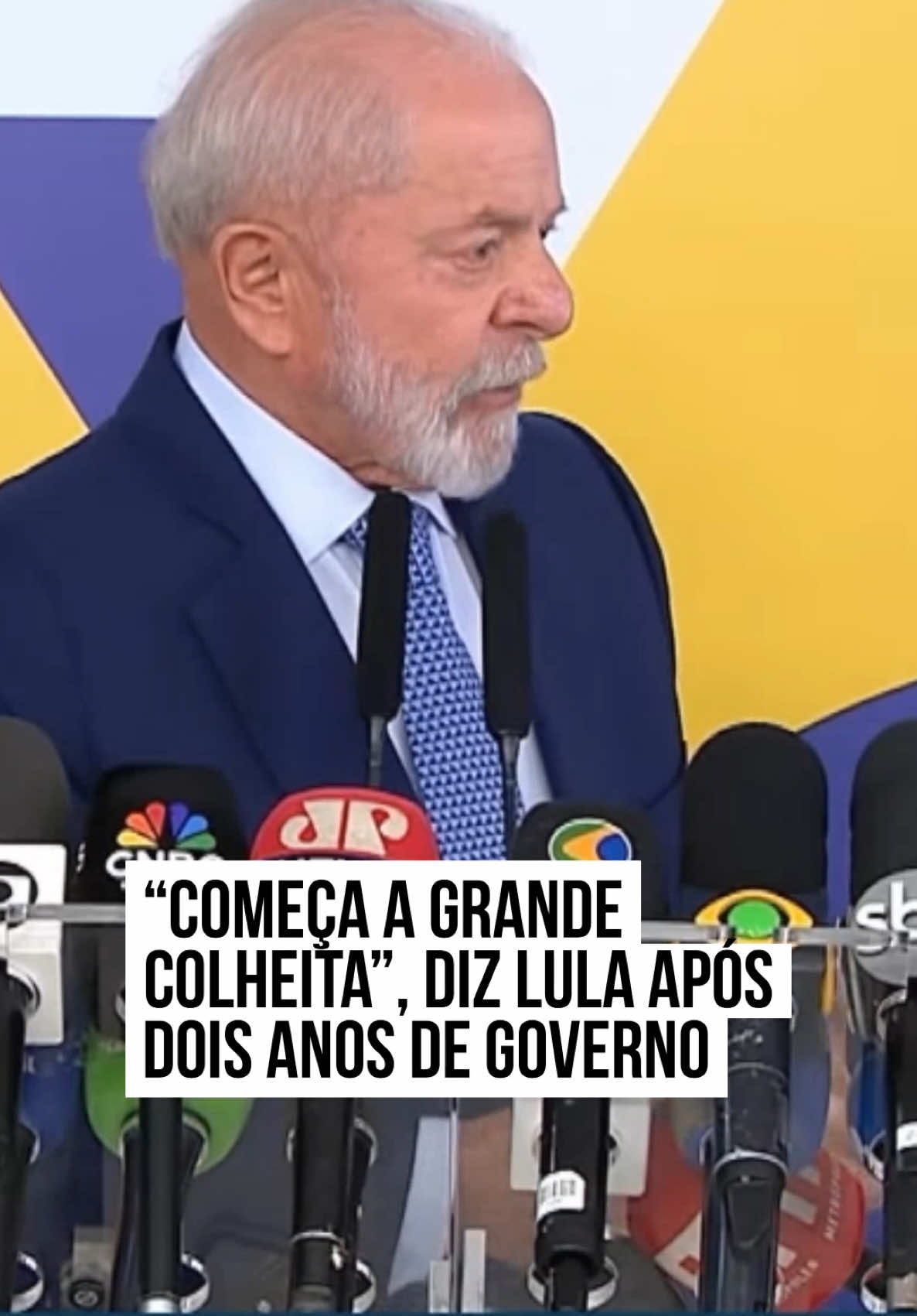 O presidente Luiz Inácio #Lula da Silva (#PT) afirmou, nesta quinta-feira (30/1), que 2025 será o ano em que o #governofederal começará “uma grande colheita de tudo que foi plantado”. A fala foi feita durante coletiva de imprensa no Palácio do Planalto, a primeira de #Lula desde o início do ano. O chefe do Executivo argumentou que o governo anterior, do ex-presidente Jair Bolsonaro (PL), deixou o país desmontado e “ministérios destruídos”. “Quando nós assumimos, o governo tinha muita clareza da dificuldade que ia encontrar”, disse Lula. O presidente Luiz Inácio Lula da Silva (PT) também afirmou que já esperava o aumento da taxa Selic anunciado pelo #BancoCentral (BC). A declaração foi dada em entrevista à imprensa, no Palácio do Planalto. “Uma pessoa que já tem experiência em lidar com o BC tem consciência de que o Brasil, do tamanho que tem, o presidente do BC não pode dar um cavalo de pau em um mar revolto”, destacou. Nessa quarta-feira (29/1), o Comitê de Política Monetária (Copom) decidiu, por unanimidade, elevar a taxa básica de juros do país (Selic) de 12,25% ao ano para 13,25% ao ano — um aumento de 1 ponto percentual. #TikTokNoticias