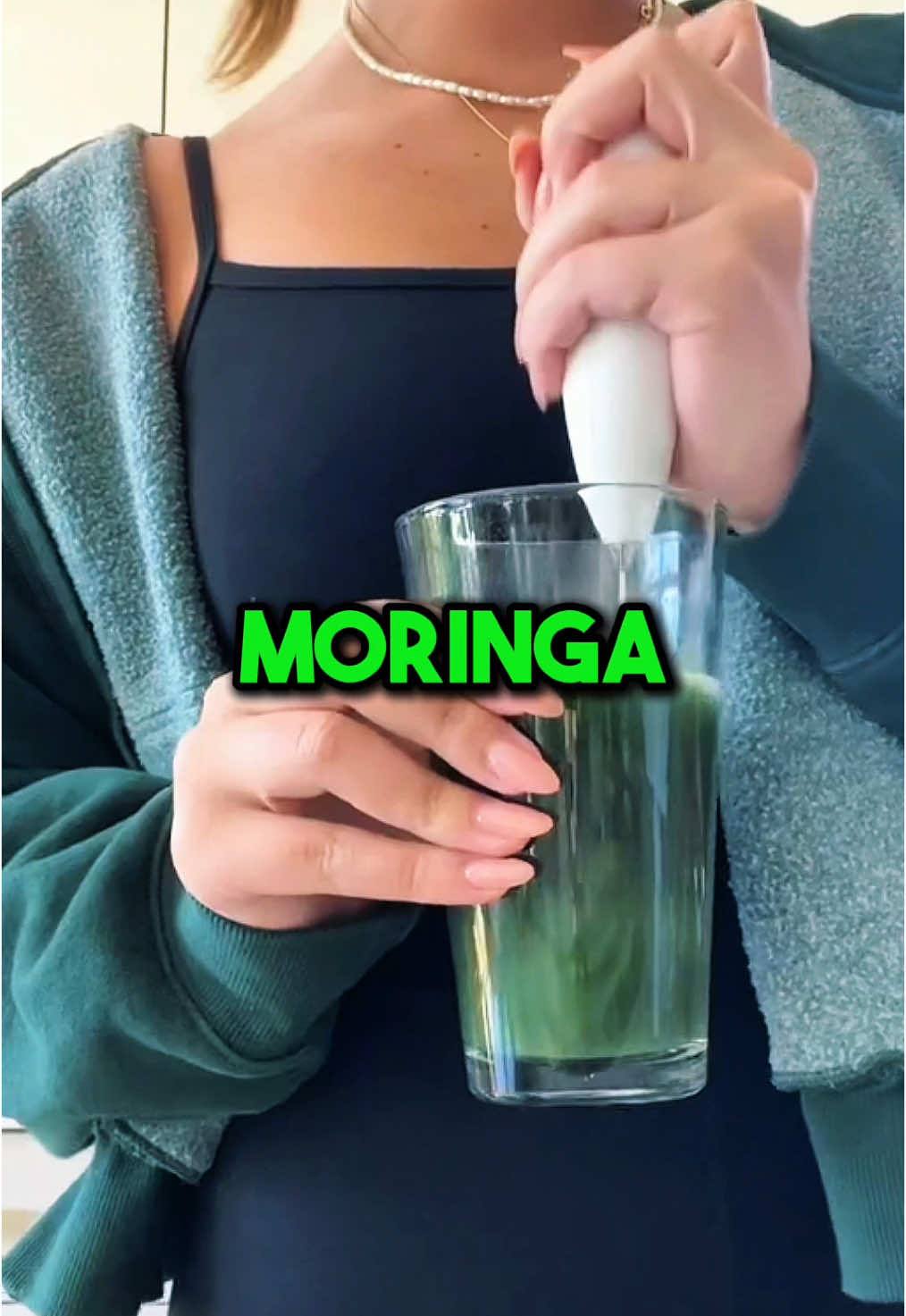 What happens when a woman drinks Moringa Powder? 😳🌿 #health #fyp #moringa #healthtips #naturalremedies #wellness 