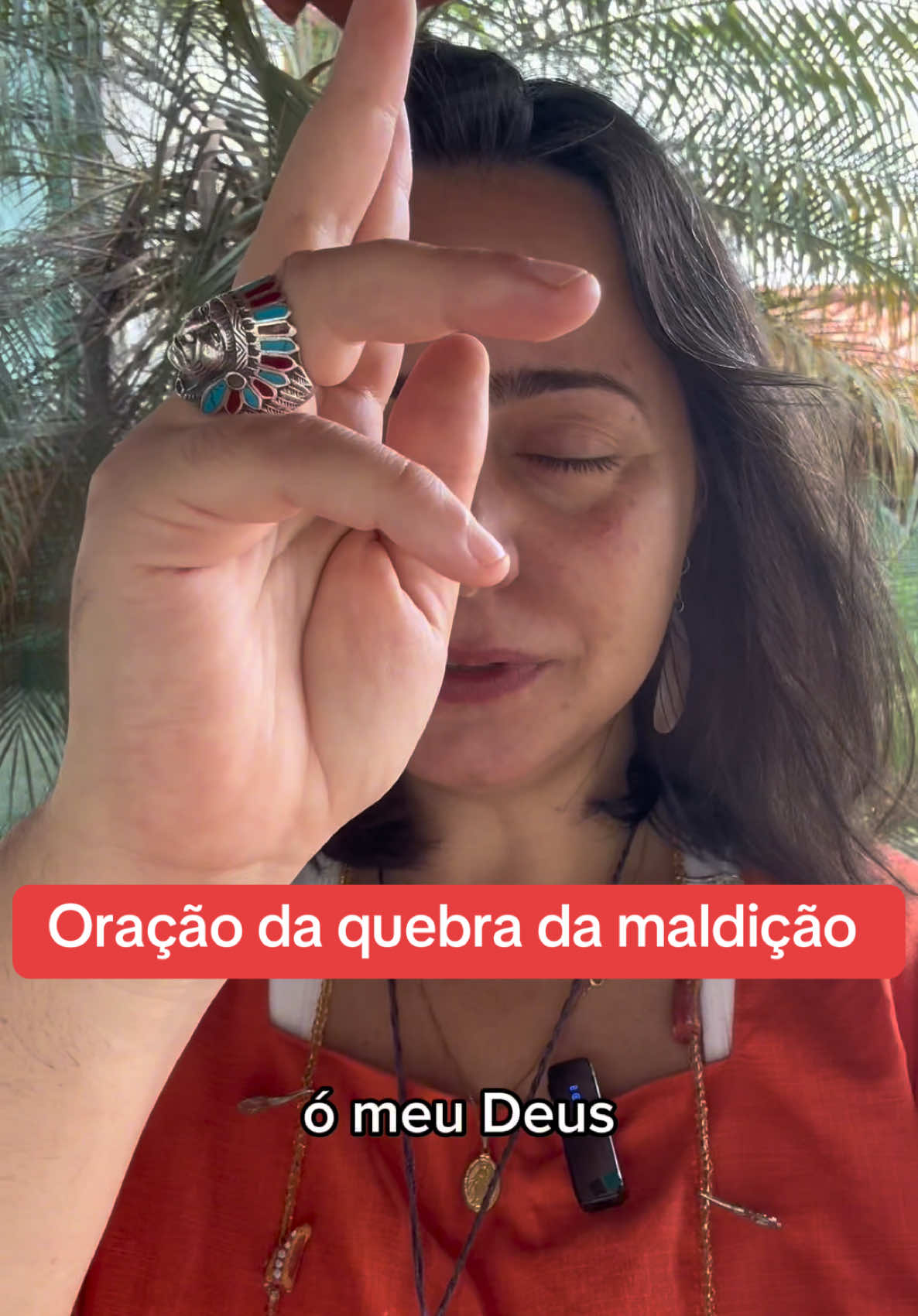 ORAÇÃO DA QUEBRA DA MALDIÇÃO 🔥 Esta oração já me ajudou bastante, faz parte no meu caderninho de orações e estou agora compartilhando com vocês.  Ao reza lá você poderá também acender uma vela branca e ao lado colocar um copo com água e sal grosso.  Quando a vela terminar de queimar jogue a água com sal fora, pode ser até na privada e dar descarga.  Faça sempre que precisar independente do dia ou horário.  🌟 Vou deixar a oração escrita no grupo aberto do Tikura no Telegram, o link para entrar no grupo está na bio . 🌻Compartilhe com quem precisa.  #proteção #oração #benzedeira #rezadeira #espiritualidade #tikura #vanessasantos 