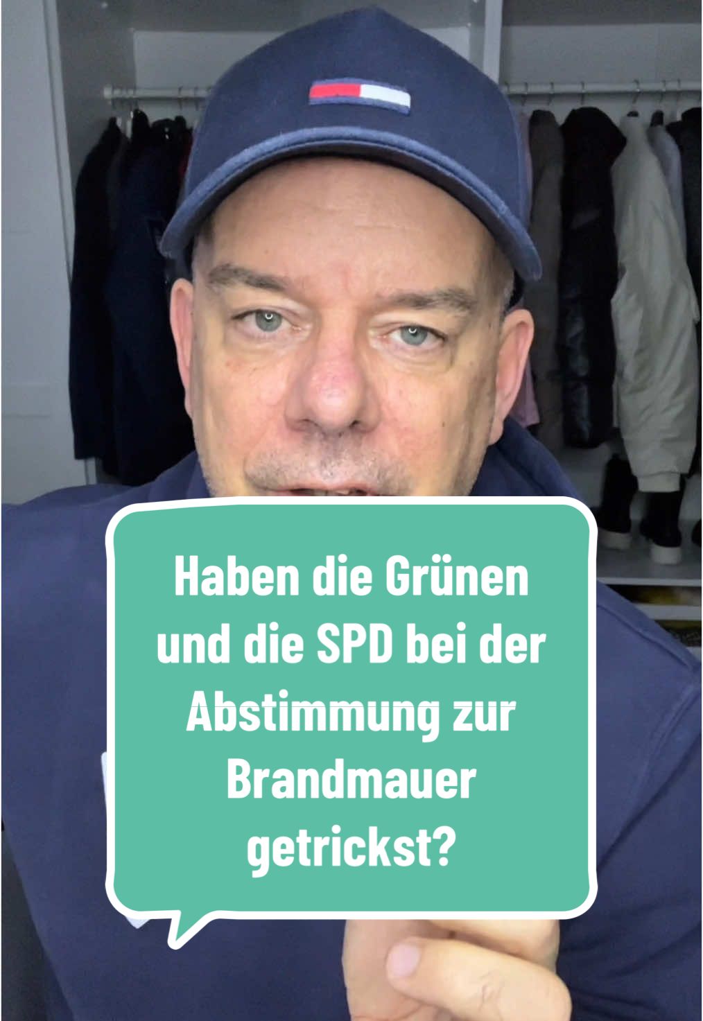 Haben die Grünen und die SPD bei der Abstimmung zur Brandmauer getrickst? Gestern ist denkbar knapp der Entschließungsantrag der CDU mitstimmen der AfD und der FDP durchgekommen. Am Schluss haben genau drei Stimmen mehr dafür gesorgt, dass der Antrag angenommen worden ist. Merkwürdig an der ganzen Sache (so wird es gerade im Netz diskutiert) Ist die Tatsache, dass von SPD und Grünen neun Personen gar nicht abgestimmt haben beziehungsweise gar nicht im Plenum waren SPD und Grüne hätten also wenn alle Abgeordneten da gewesen wären, diesen Antrag verhindern können. Was meint ihr dazu? #Brandmauer #Bundestag. #CDU #AfD #SPD #Grüne #Merz #Scholz #Weidel #Bundestagswahl