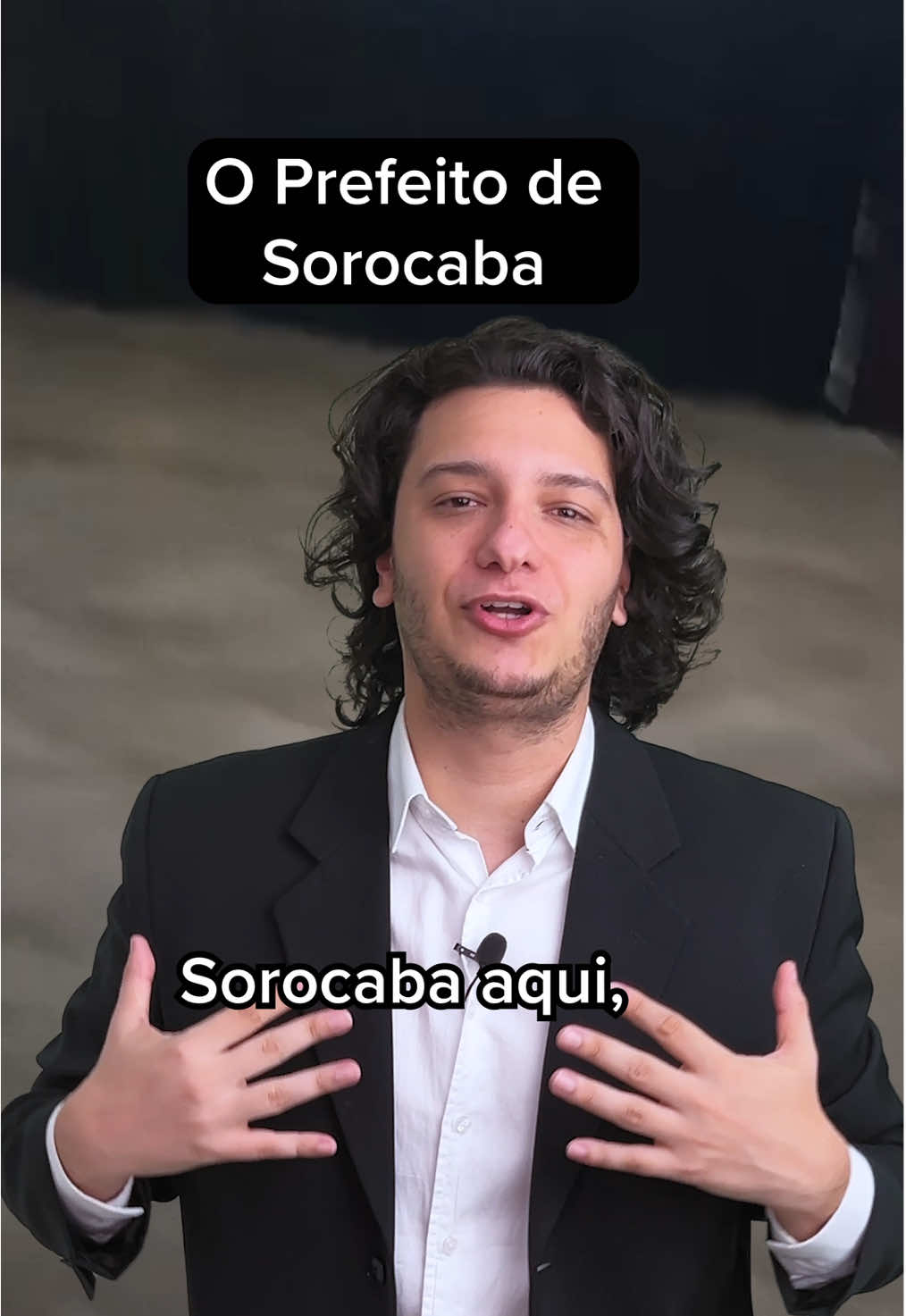 É tão bom ter um guarda-chuva e um power bank enquanto você espera ilhado em uma UBS. #andregropo #humor #comedia #tiktokcomedy #comediabrasileira #1mincomedy #politica #sorocaba #prefeito