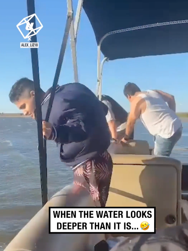 Well that was a fail 😂🛥️ 🎥: @alex_liz18  #UNILAD #funnyy #fails #water #shallow #lake #boat #jump