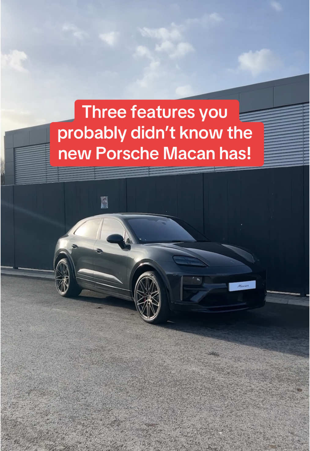 Did you know the new Porsche Macan is filled with so many cool features? Let us know your favourite in the comments… #JCT600 #Porsche #porschemacan #macan #newmacan #carlaunch #electric #carfeatures #coolcarfeatures 