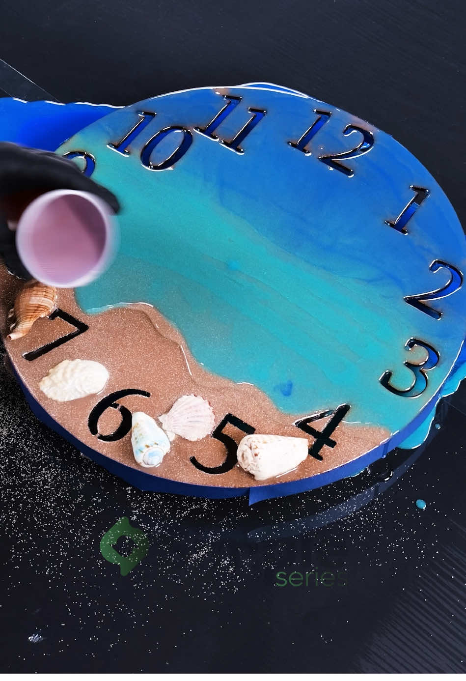 Bring a piece of the ocean with this DIY resin clock🌊⏰