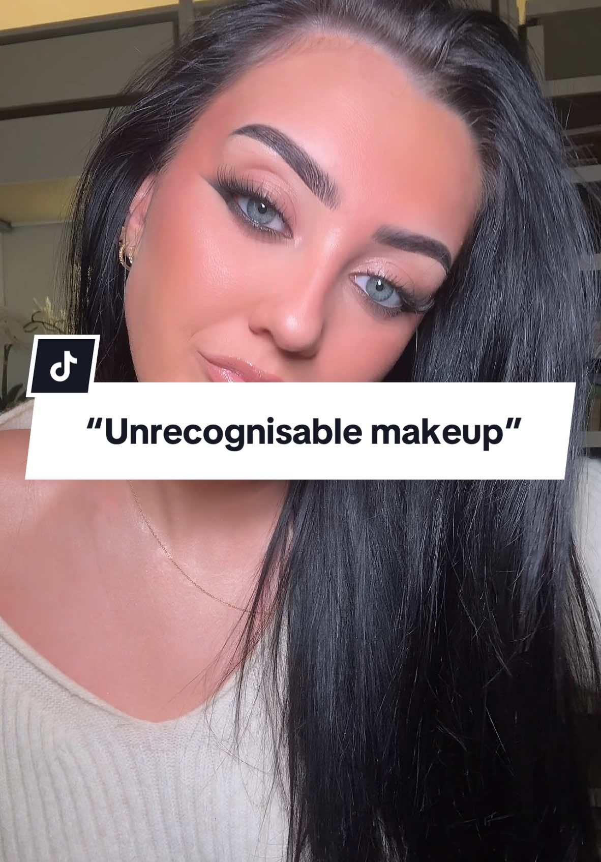 Unrecognisable makeup is just my go to smokey glam👀🤭 That transition was smooth ngl… #makeuptransition #makeuptok 